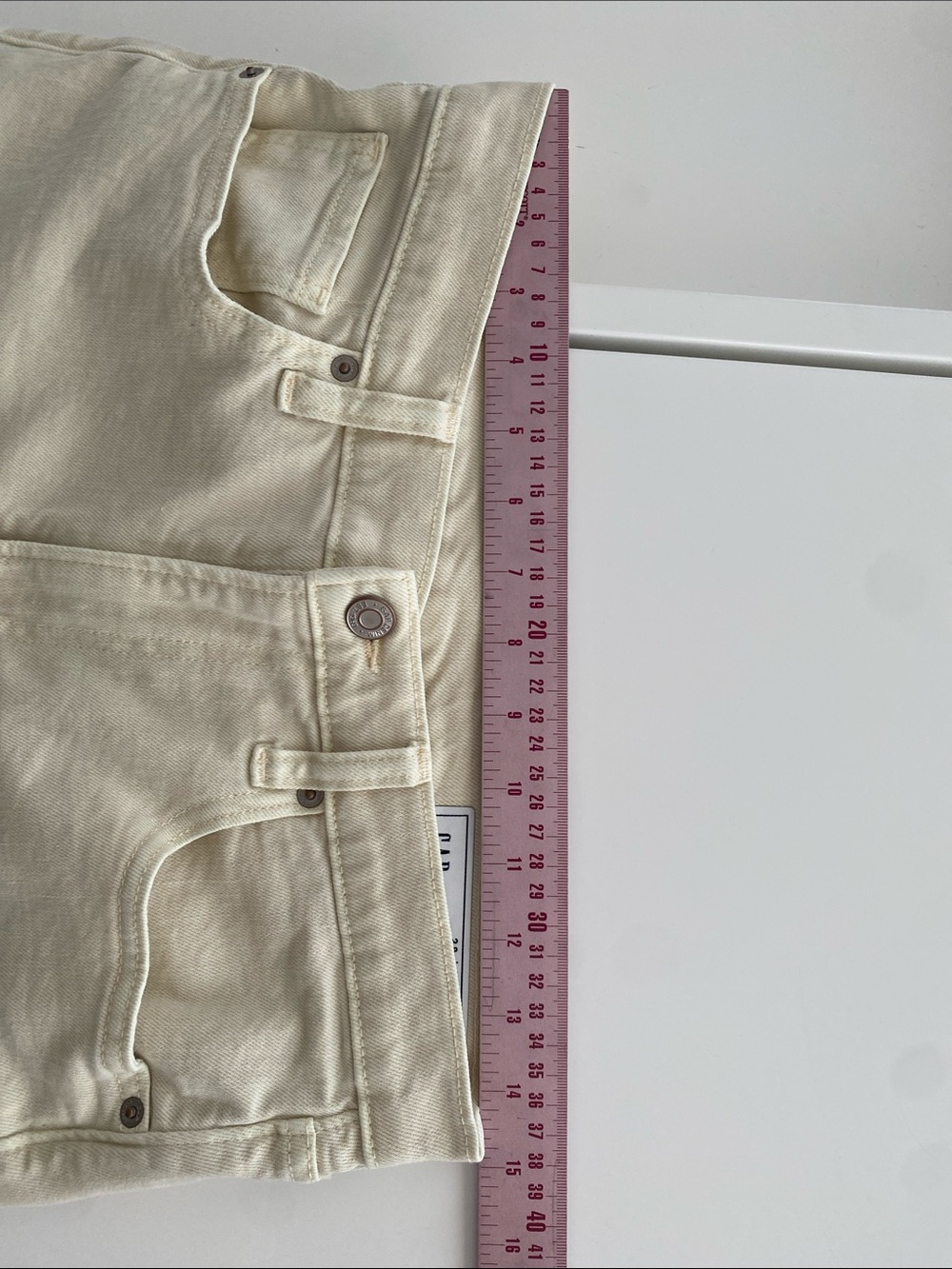 GAP High Rise Wide-Leg Strive Jeans in Natural Cream Size 28 | 6 - Picture 9 of 10